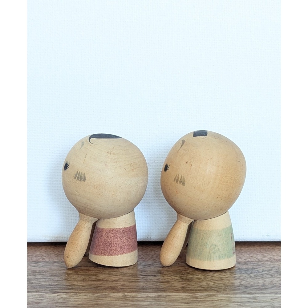 Pair Vintage Japanese Kokeshi Dolls Signed Hand Painted Wood Cute 2.5"Boy Girl - Picture 2 of 13